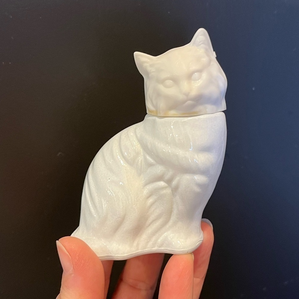 Avon White Cat Decanter Bottle Long Hair Fluffy White Cat Figurine - Picture 12 of 13